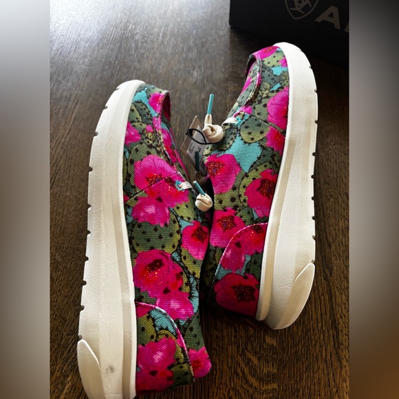 NWT Ariat Women's Hilo Prickly Pear Cactus Floral Slip-On Shoes Size 9 - Picture 7 of 9